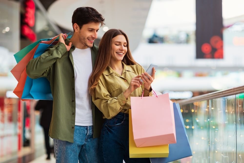 consumidores do Rio de Janeiro olham preço na internet antes de ir comprar no shopping